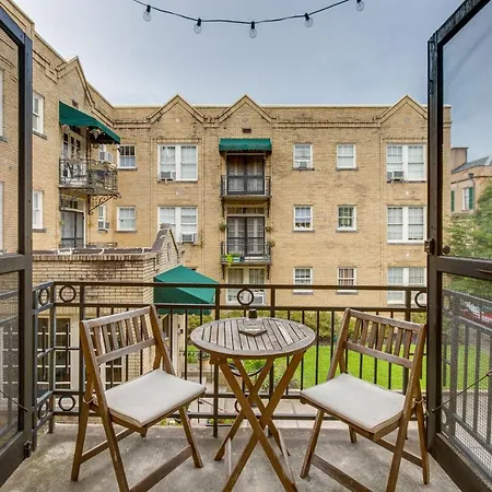 Walkable Savannah Escape In Historic District!